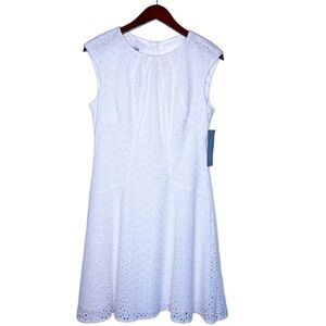 LONDON TIMES NWT Eyelet Lace Sleeveless Summer Shift Dress Size 8 in White
